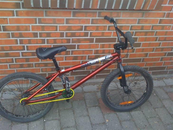 Mirraco Moto - Det er så min BMX som den ser ud lige nu regner med at der kommer mere "GEJL" på:D billede 1