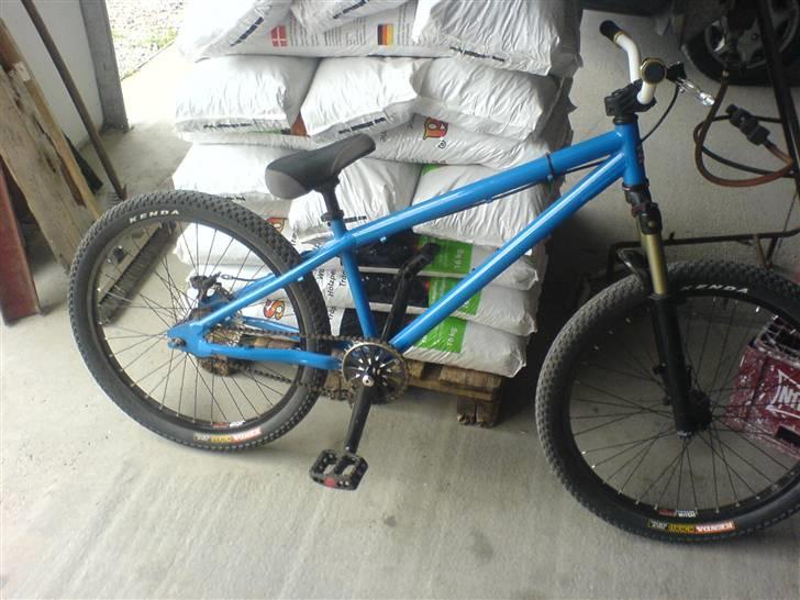 Mongoose dirt jump billede 1