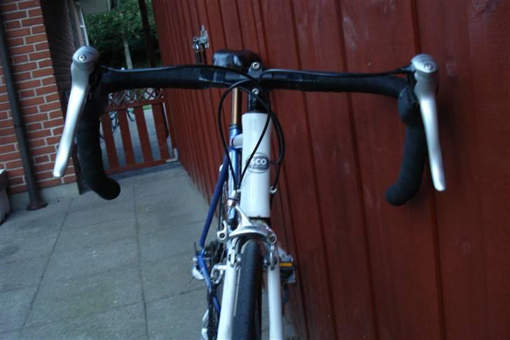 SCO Performance - Sort aluminiums styr med sort BBB styrbånd og Shimano FlightDeck. billede 3