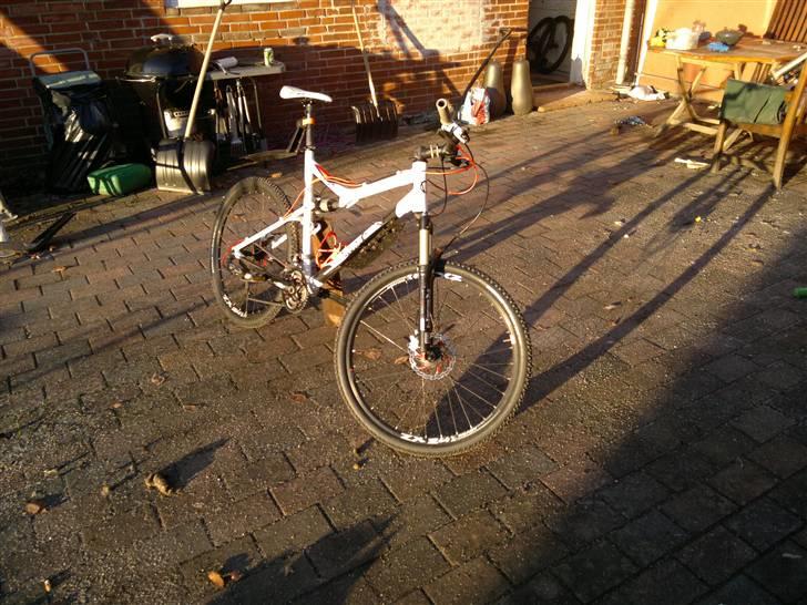 Viper Fugitif carbon flex solgt - 22" stel giver en temmelig høj cykel :o) billede 2