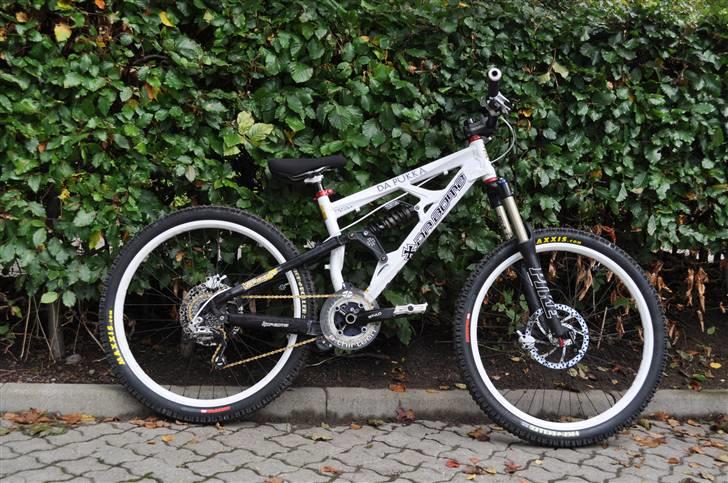 Da Bomb Da Pukka "SOLGT" billede 1