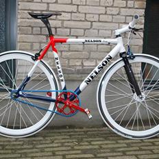 No-Name Nelson HE9001 Track frame