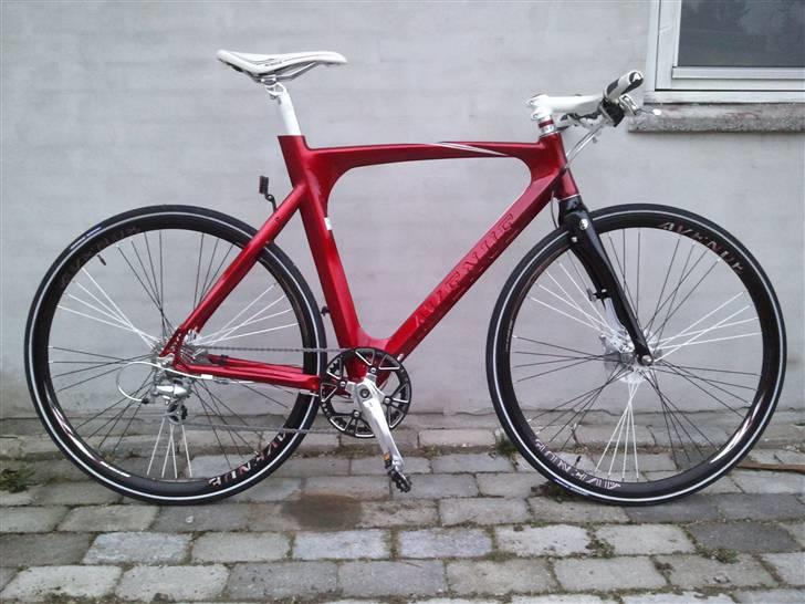 Avenue Airbase XM 2010 billede 1