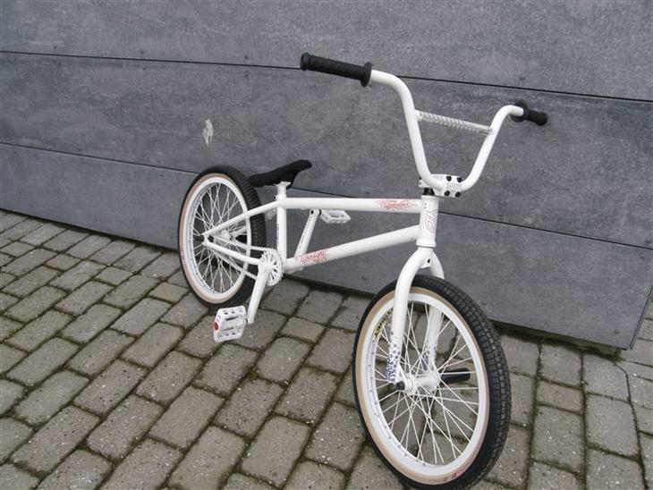 {{currentPhoto.altText}} billede {{currentPhoto.number}}