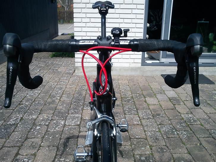 Principia RSL C12T 2010 - Flot og sort cockpit, der matcher resten af racercyklen. billede 13