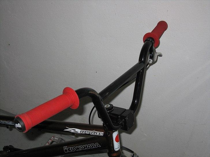 Kuwahara bravo 2,5 20"   2009 - ODI Longneck ST greb
røde billede 8