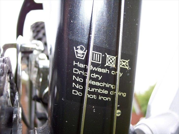 Lapierre  TECNIC 200 - Lapierre 08 - det lagde jeg ikke lige mærke til første gang den blev vasket !!!!
håber ikke jeg har gjort noget forkert :-) billede 5