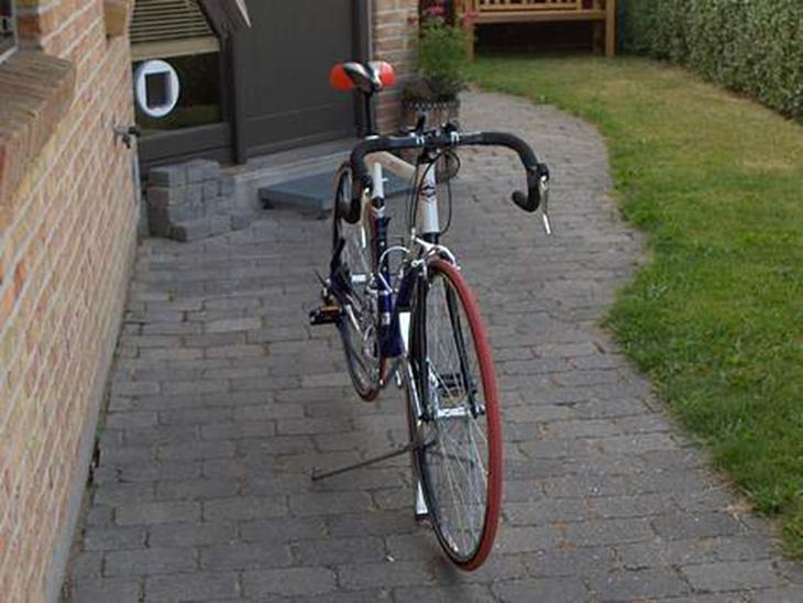 {{currentPhoto.altText}} billede {{currentPhoto.number}}