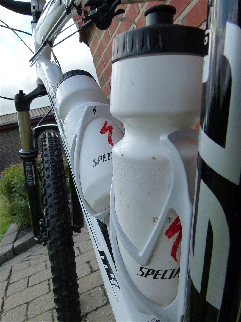 Specialized Rockhopper SL Pro - Vand skal der til når man pisker rundt i skoven billede 6