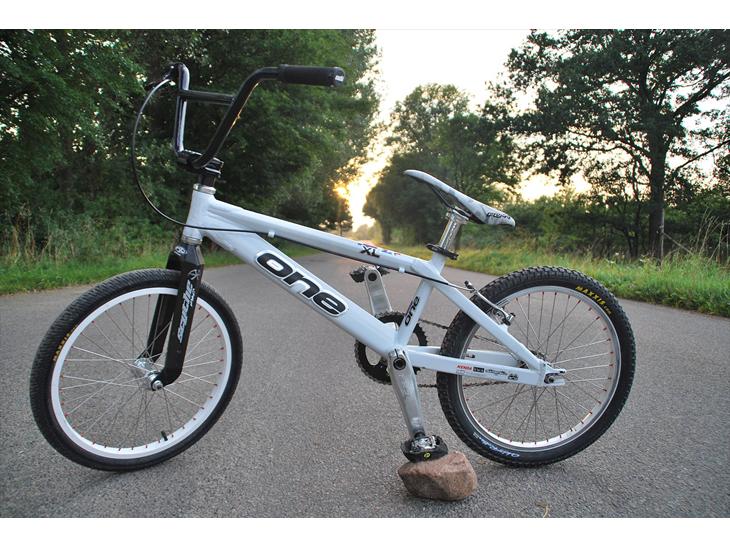 {{currentPhoto.altText}} billede {{currentPhoto.number}}