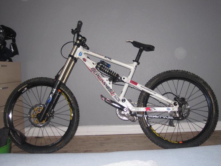 {{currentPhoto.altText}} billede {{currentPhoto.number}}