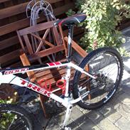 Trek 8000