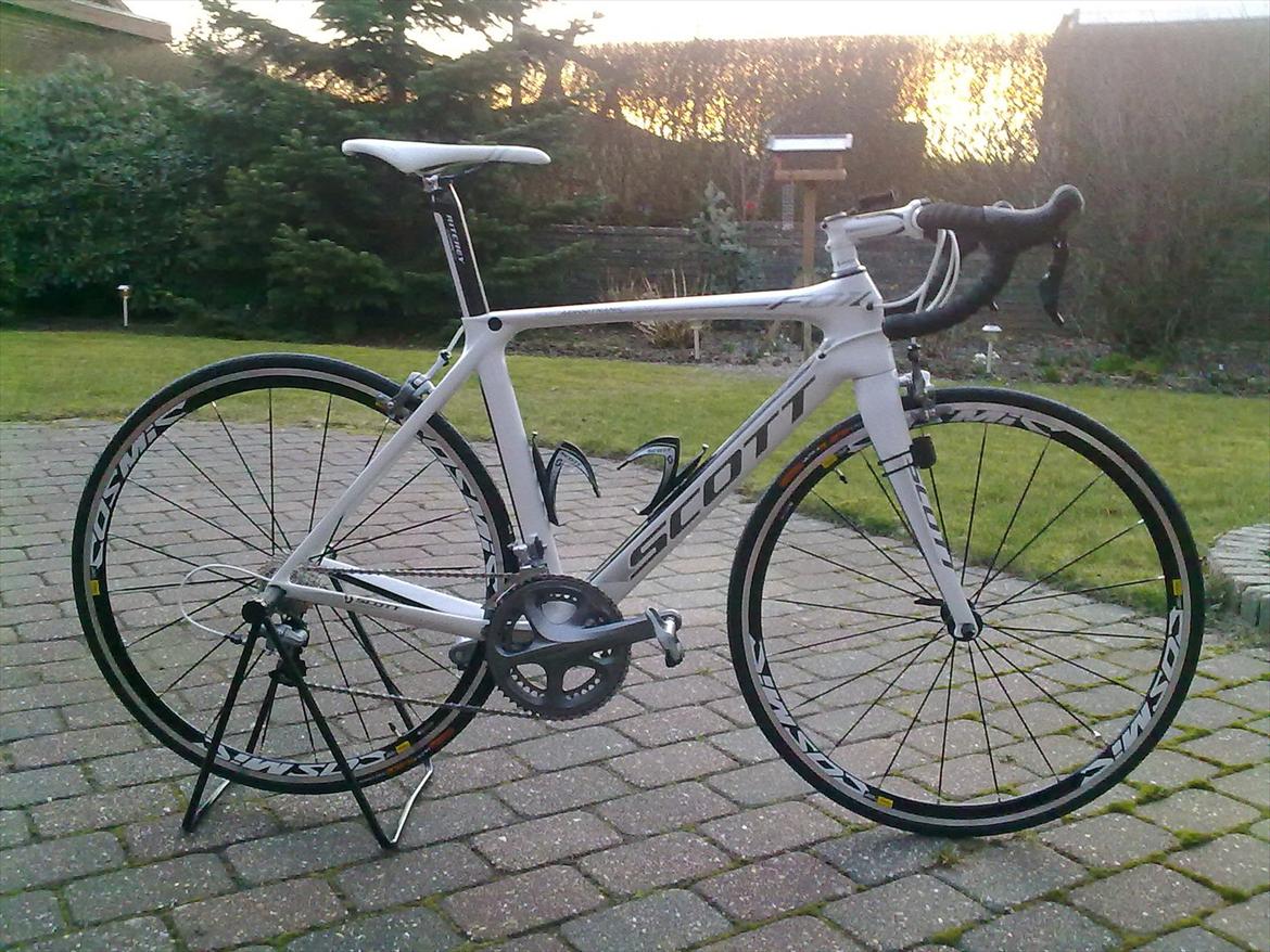 Scott Foil 40 (Død) - Med Mavic Cosmic Elite hjul billede 2