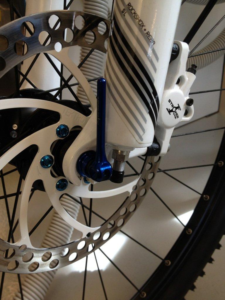 GT Outpost   "custom" - blå skruer og blå quick releases fra superstar components. QR 26g foran pg 28g bagpå billede 19