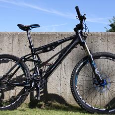 Cube AMS 150 Race black anodized 2012