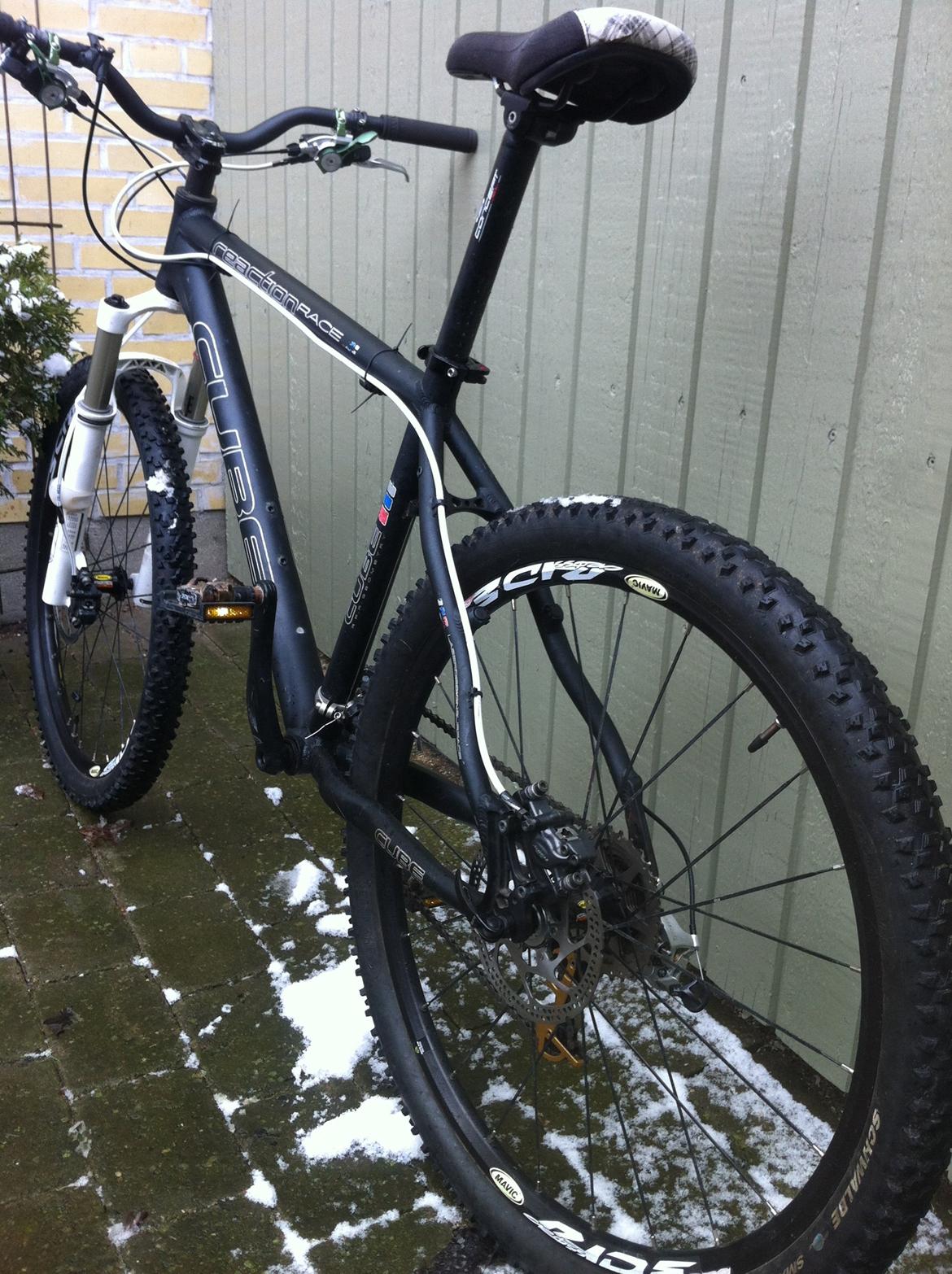 test cube reaction race