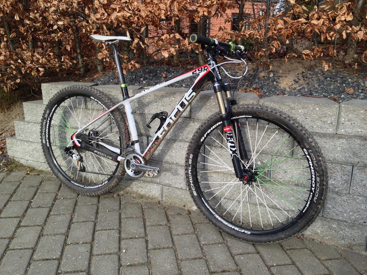 Focus Raven 29r - 2x10 FSA Afterburner, X9, Power Cordz og SRAM X0 bremser,
RACEFACE Next SL flatbar i grøn billede 3