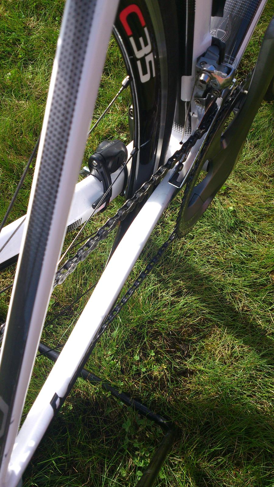 Scott Foil 10 - Læg her mærke til udformningen af rørene mellem kranken og der hvor baghjulet sidder. De er optimeret til bedre aerodynamik. billede 6