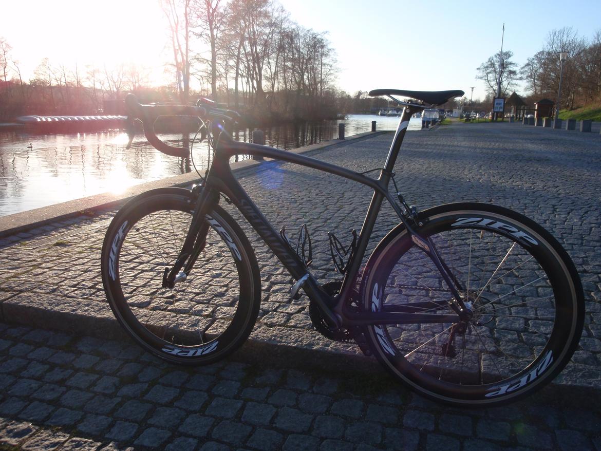 Specialized SL2 Roubaix - Her er Roubaix' i sit es. solnedgang ved ry havn.  billede 3