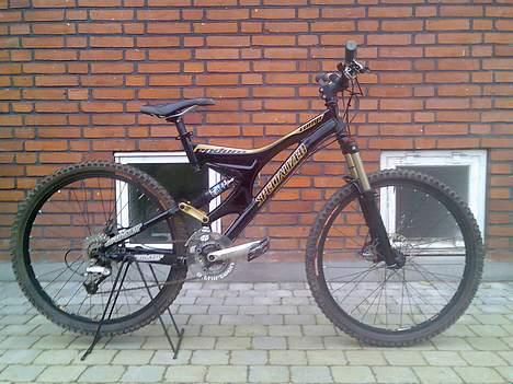 Specialized enduro comp  Solgt - fra siden med mit nye dh styr og dh frem pind.. billede 3
