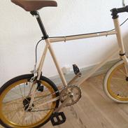 No-Name Mixie Fixie crisscross (SOLGT)