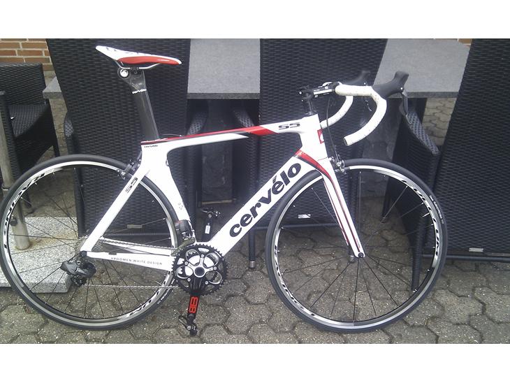 {{currentPhoto.altText}} billede {{currentPhoto.number}}