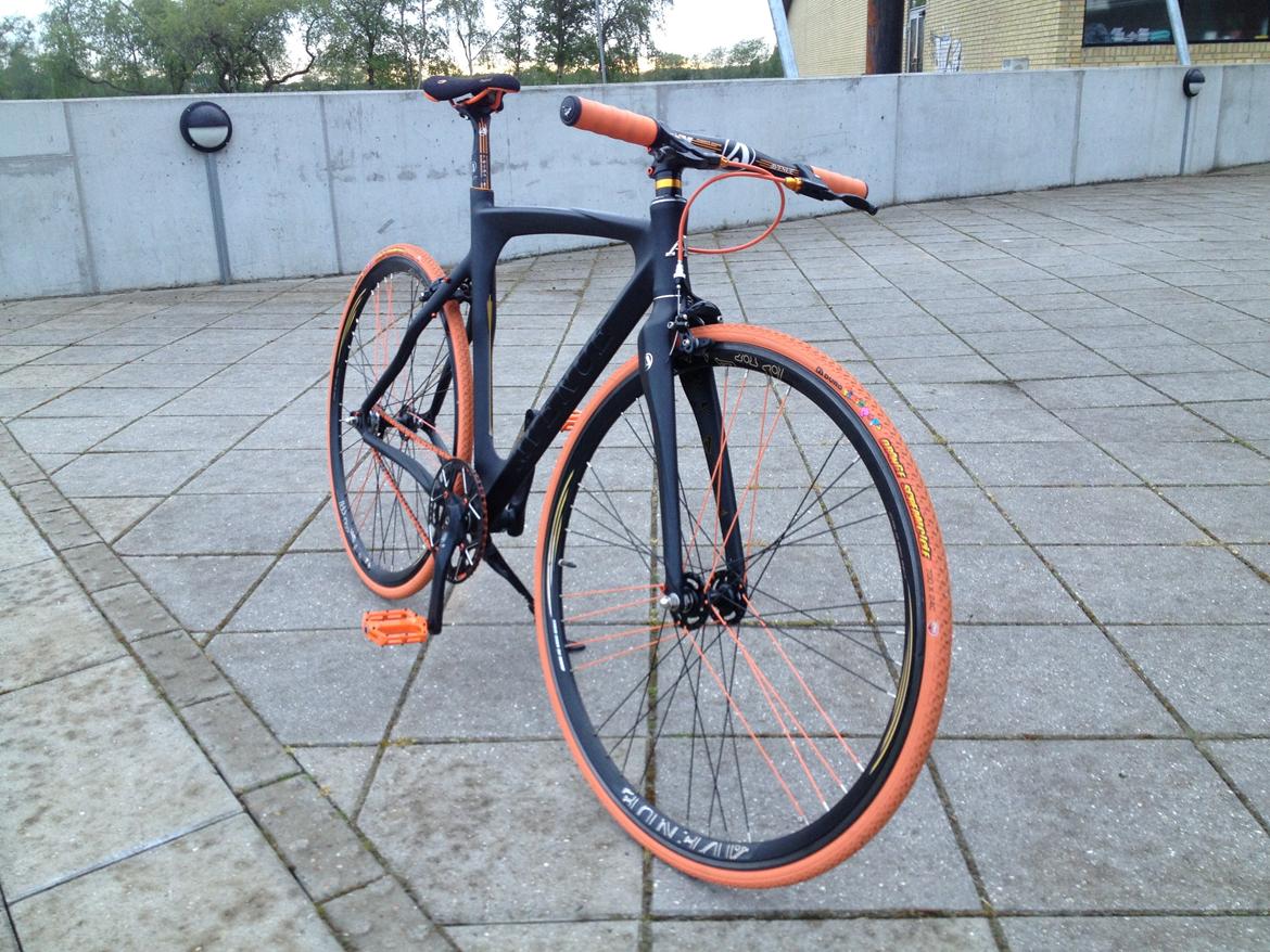 Avenue Airbase Pista billede 3