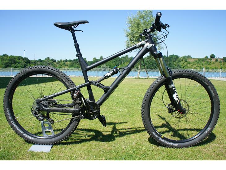 {{currentPhoto.altText}} billede {{currentPhoto.number}}