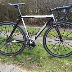 Empella Bongire alu/Carbon cross solgt.