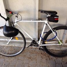 Peugeot Hjemmebygget. Delvist af gamle dele