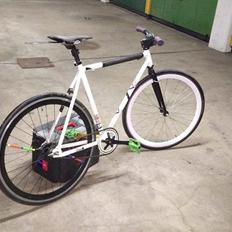Universal Enghouse Fixie