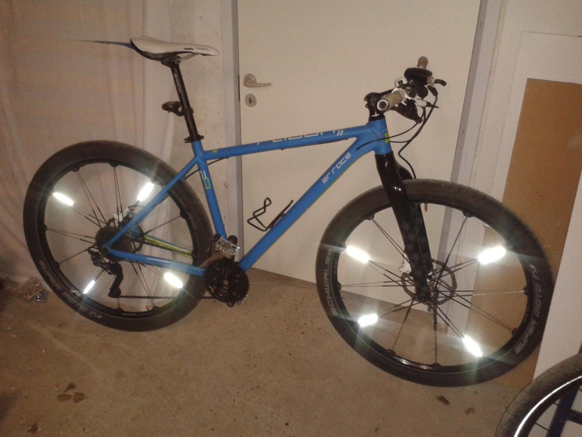 Radon ZR Race 29`er - Nu med Crank Brothers hjul og carbon gaffel, plus diverse "kør på job" udstyr, vægt 11,4 kg billede 1