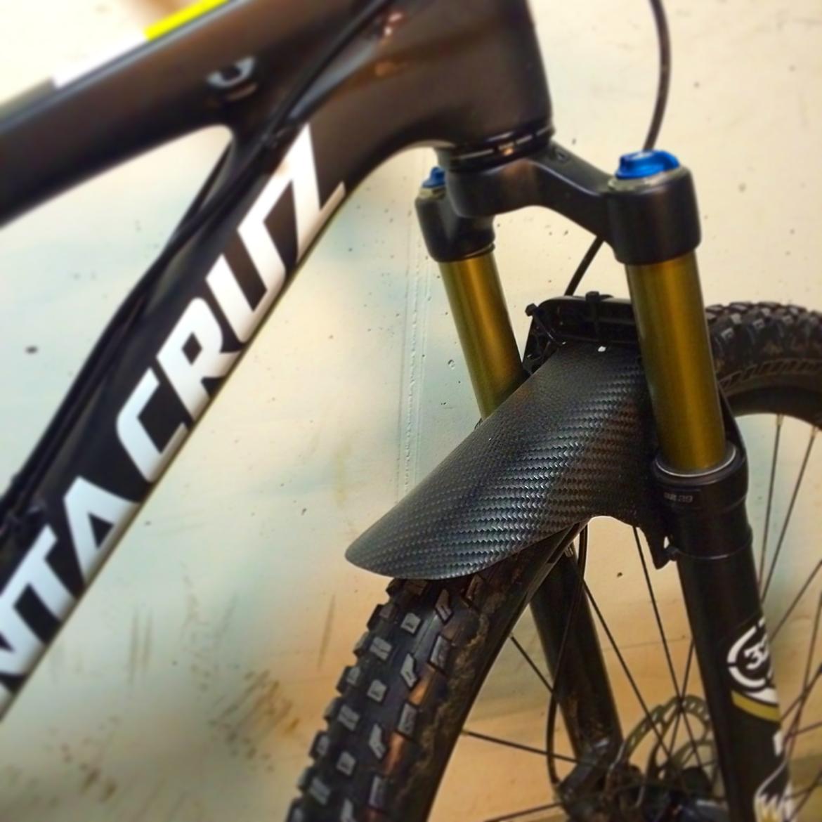 Santa Cruz Tallboy 2 C '16 - real carbon custom made mud guard :D billede 11
