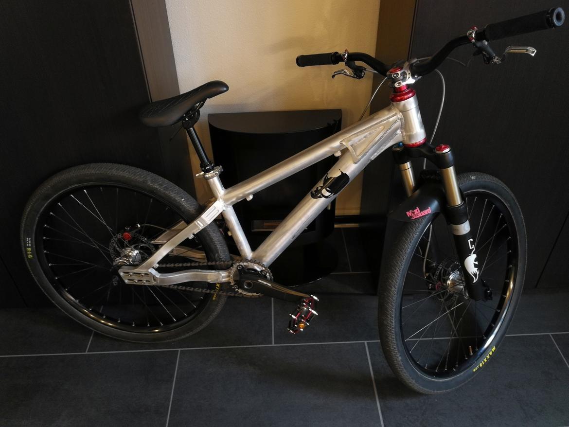Toyota Dirt Jump 26" billede 1