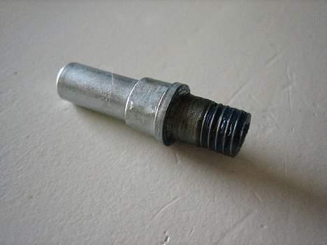 Klein Rascal - Jeg fik fat i en std. tip til mine cantilever bremser - den er drejet ned til M8 i stedet for M10. De skal dog kortes lidt - ca. 2 mm billede 10