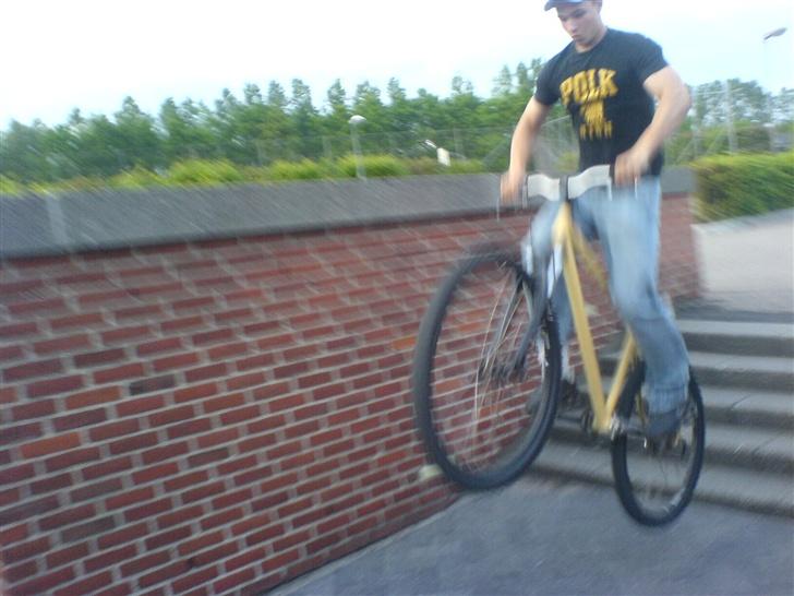 Kona HomeMade XC - min ven der bruger cyklen (: ser da nice ud ? :) billede 15