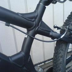 No-Name dark horse JK2006G
