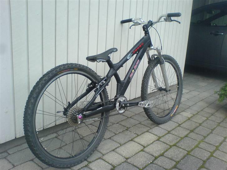 No-Name dark horse JK2006G billede 2