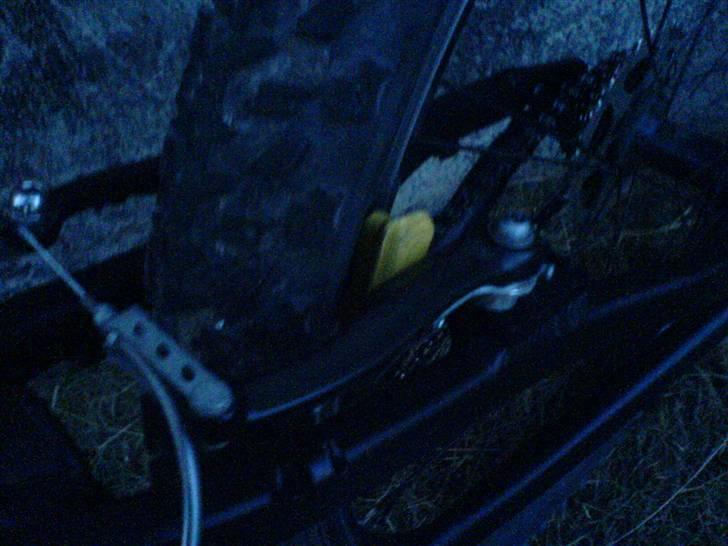 No-Name dark horse JK2006G - gule kool-stop klodser. billede 11