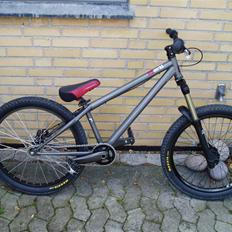 Black Market Riot Solgt!
