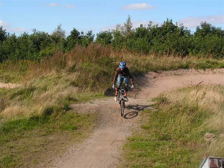 One Bicycles one 5,4" expert bmxracing - mig der lige er landet efter jeg hoppede en tabel  billede 20