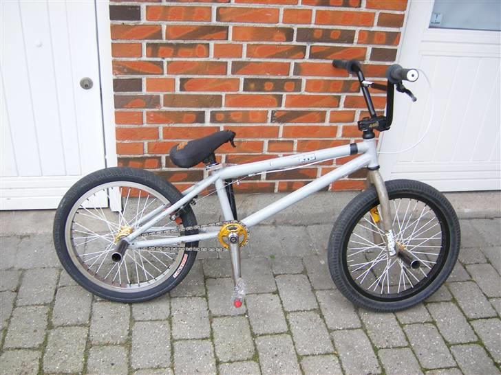 Wethepeople Addict/Akira billede 1