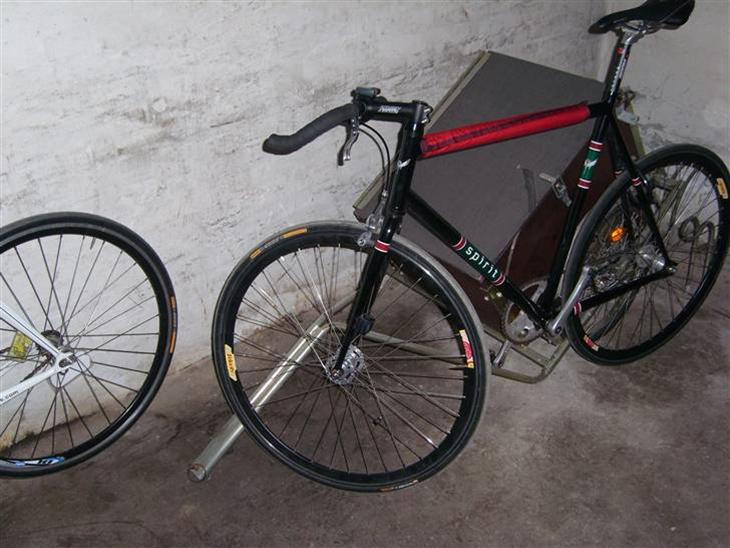 {{currentPhoto.altText}} billede {{currentPhoto.number}}