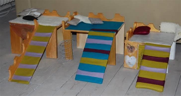 Kreative ting... - Her er nogle af de huse jeg har lavet, de ser desværre ikke sådan ud længere da de små grise selvfølgelig ikke kunne lade dem være men sådan er det jo... : D billede 10