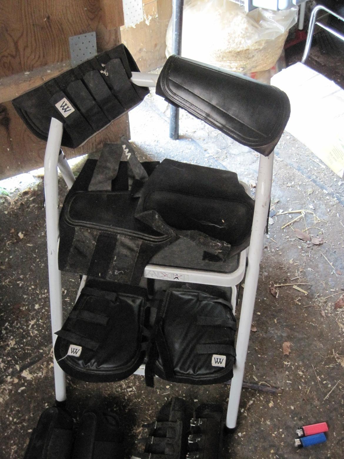 Rideudstyr til salg. - alle gamacherne samlet.  billede 25