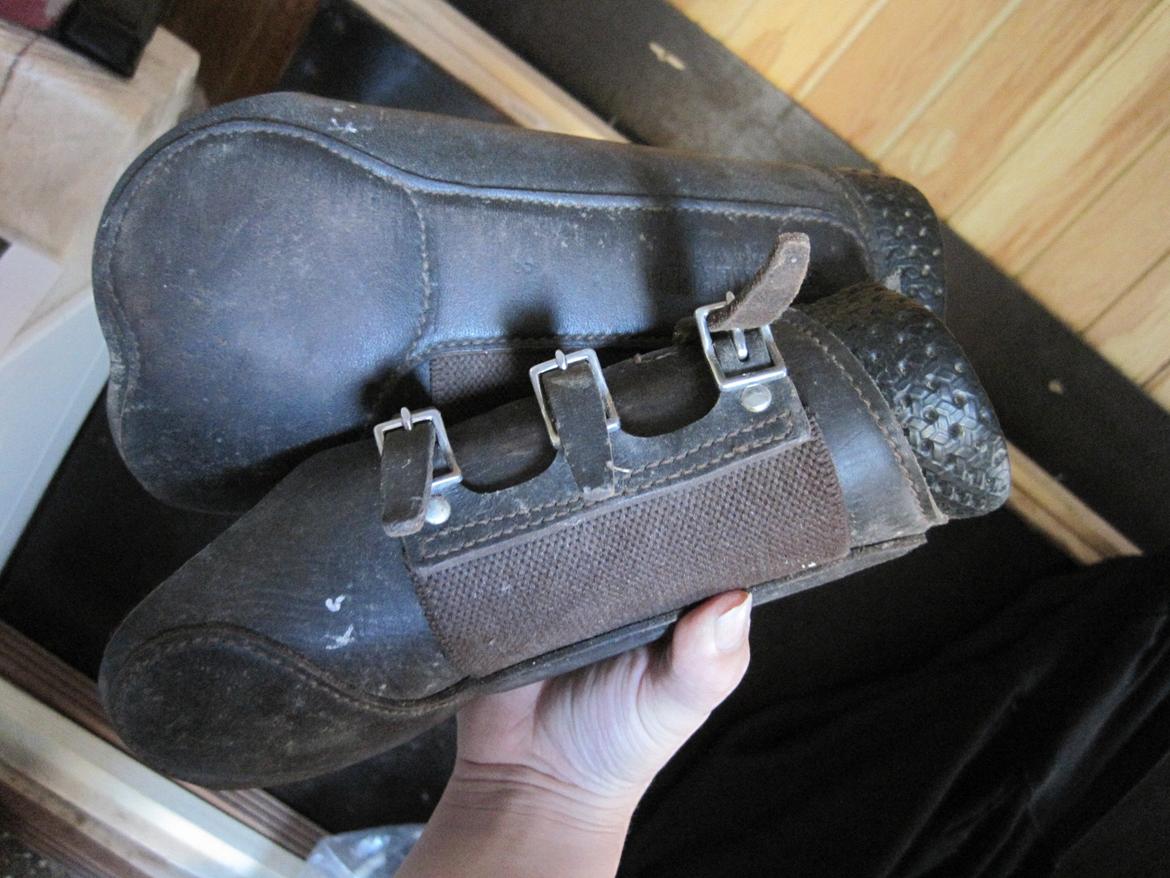 Rideudstyr til salg. - Læder gamacher str. cob. super lækre, men trænger til at blive smurt. 150 kr. billede 26