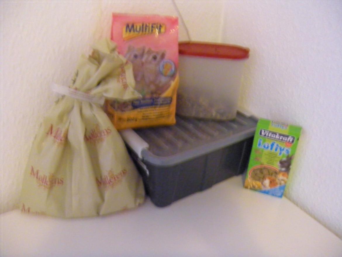 min "stald" //et kig vær// - deres mad igen men samlet  billede 9