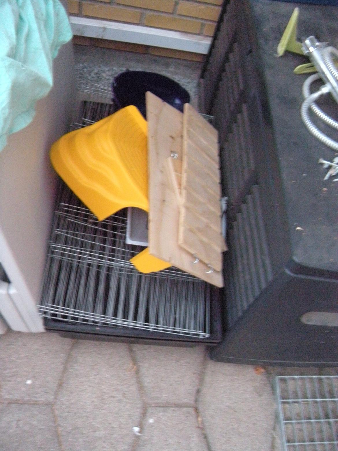 min "stald" //et kig vær// - bunnys første bur og lidt hylder billede 18