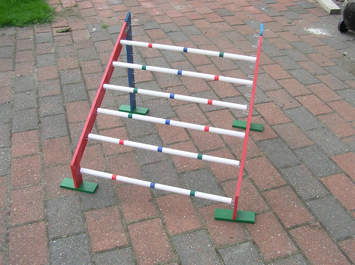 Springene! | Stald Tjørn - Længde/højde spring | Købt i Maxi zoo. billede 1