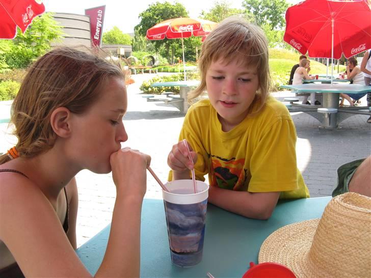 Min kusine holder sience show på Danfoss Universe 8D billede 5